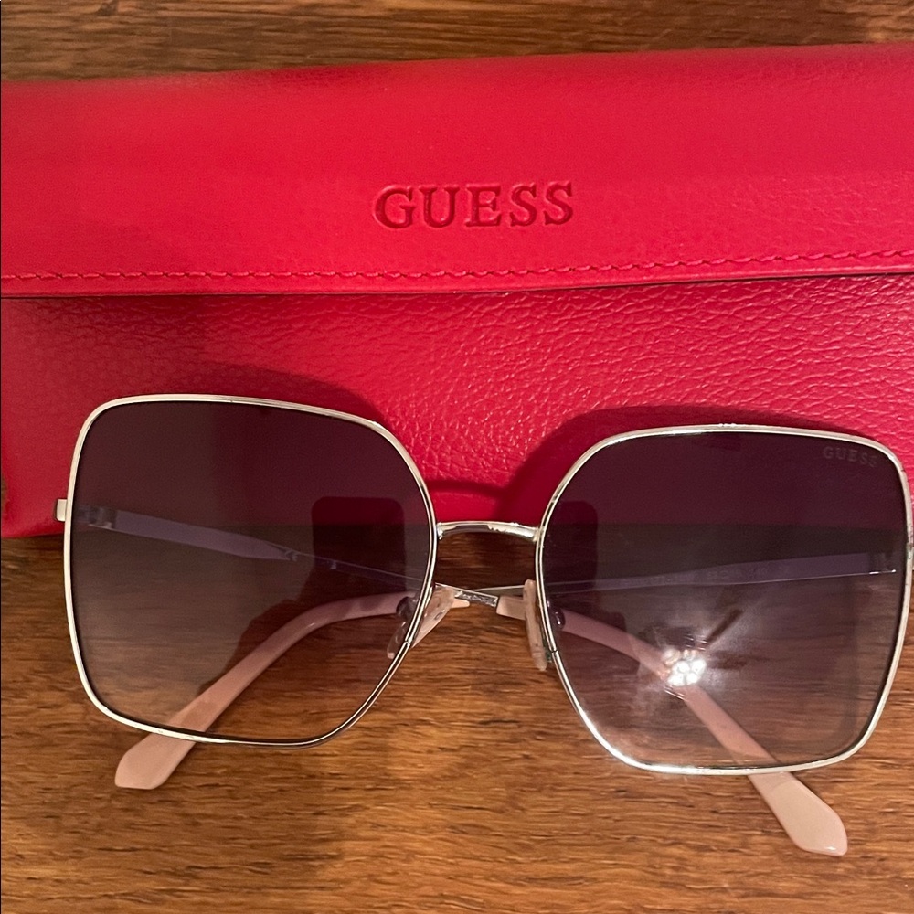 GUESS Pink Gradient Square Sunglasses with Pink Case